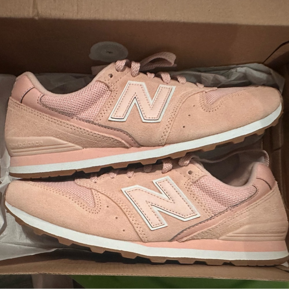 New in box pink J.Crew New Balance shoes size 9